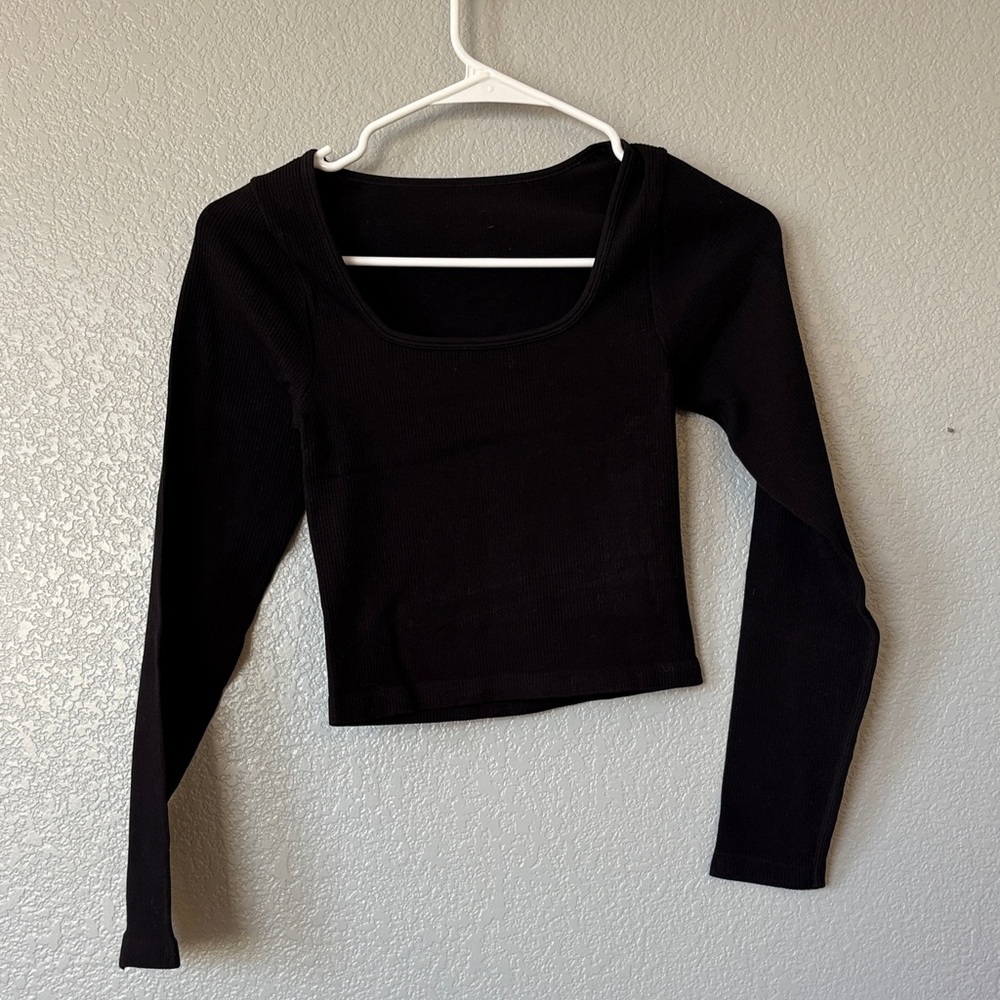 OQQ Stretchy, Ribbed Black Long Sleeve Crop Top